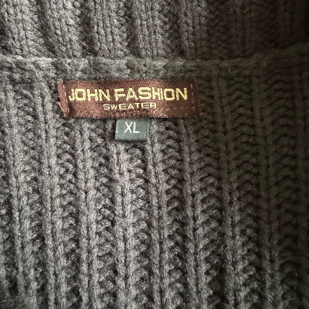 Beautiful grey double breasted warm cable knit wool blend sweater. - Picture 6 of 13